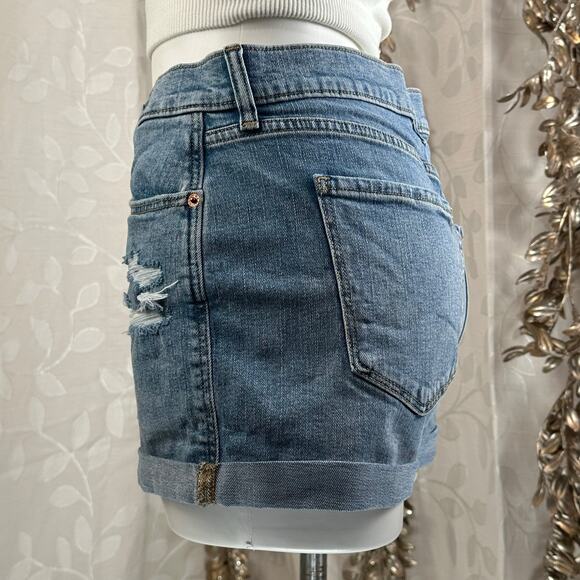 Old Navy Women’s Size 6 Boyfriend Denim Shorts Light Wash Distressed - Picture 5 of 10